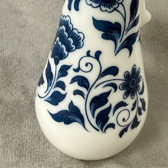 Vintage White Ceramic Container Bud Vase Blue Floral Design, Handle. Avon. - Picture 7 of 16